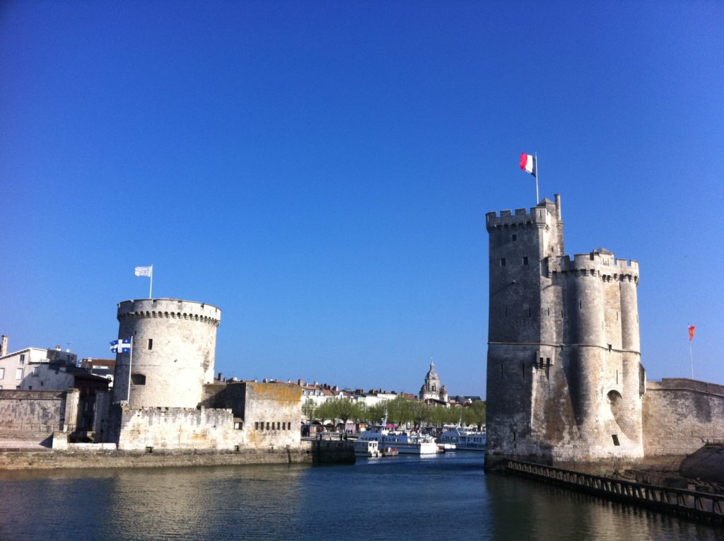 Les deux tours du port : Tour de la Chaîne et Tour Saint-Nicolas